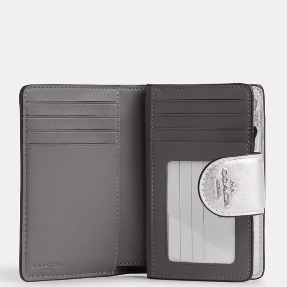 Medium Corner Zip Wallet In Silver Metallic With Puffy Diamond Quilting - Picture 3 of 12